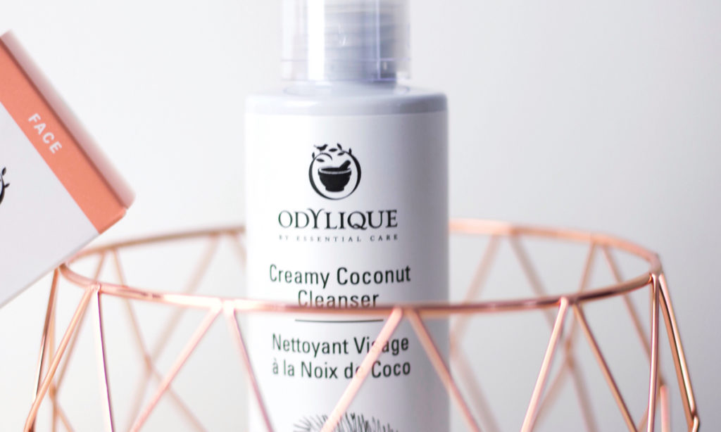 Coconut cleanser van Odylique